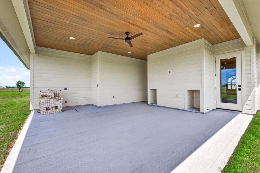 Spacious covered back porch