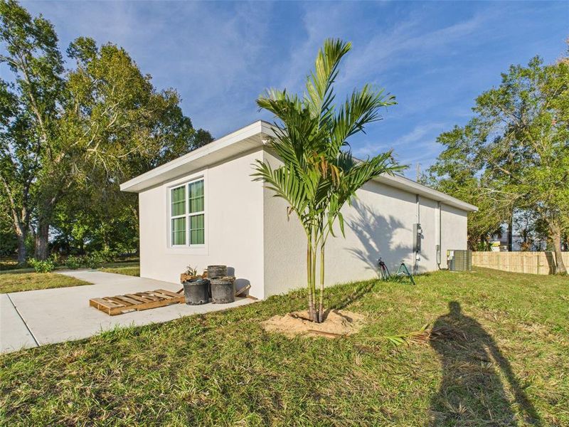 Exterior details and patio area of a home in , Fort Meade (Image 19).