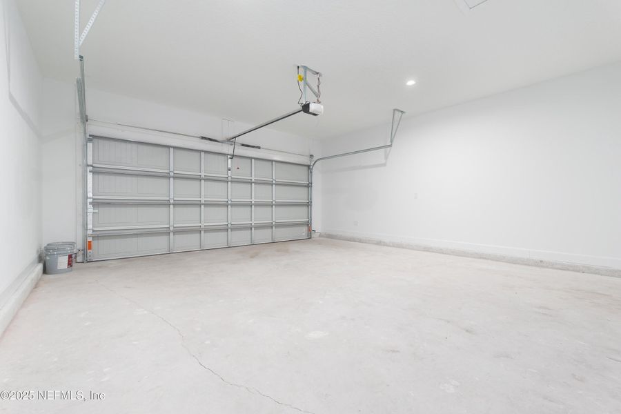 Spacious, unfurnished interior of a new home in , Sanderson (Image 22).
