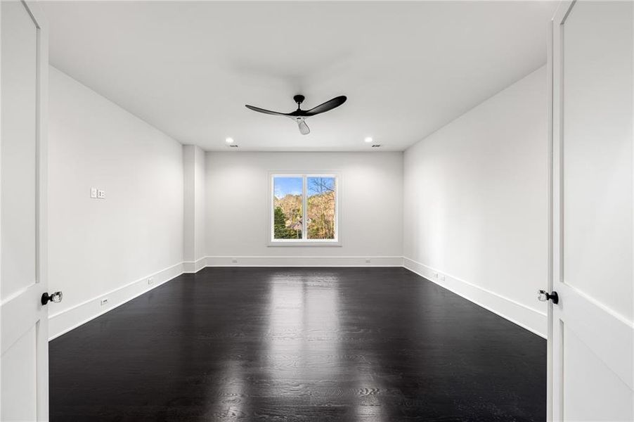 Spacious, unfurnished interior of a new home in , Sandy Springs (Image 23).