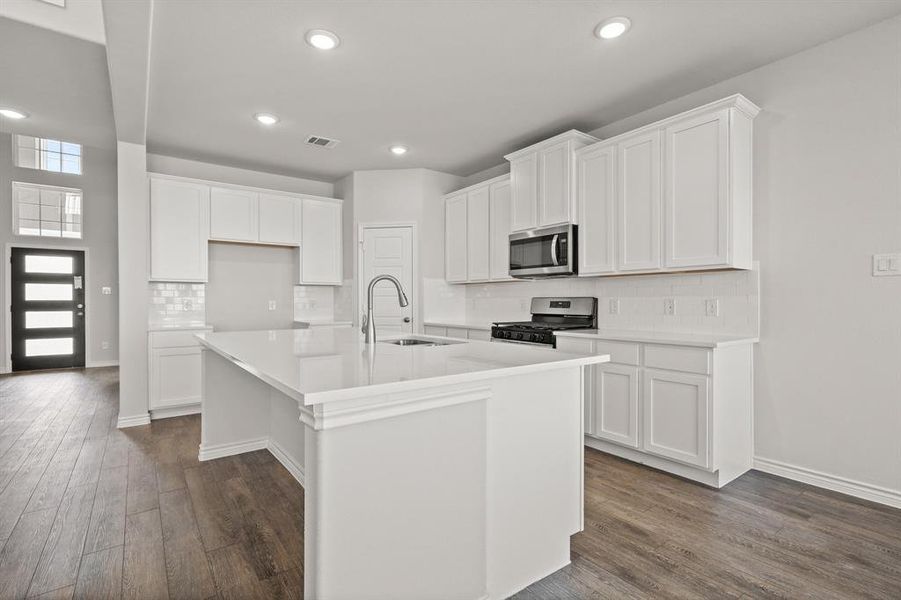 Furnished interior view inside a new home in Rocky Creek Crossing, Fort Worth (Image 7). Furnished interior view inside a new home in Rocky Creek Crossing, Fort Worth (Image 7).