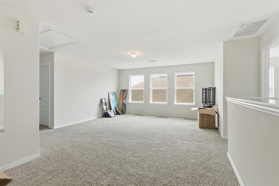 Spacious, unfurnished interior of a new home in Oakwood Estates, Waller (Image 24).