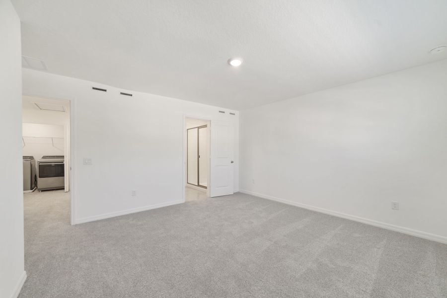 Spacious, unfurnished interior of a new home in Towns at Greenleaf, Oviedo (Image 21).