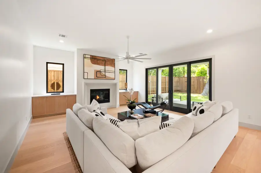 Furnished interior view inside a new home in , Dallas (Image 10).