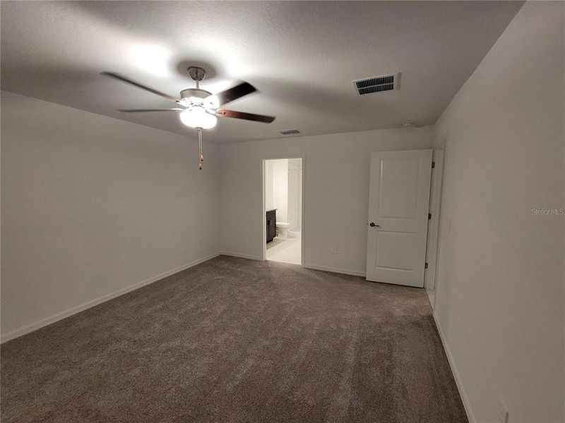 Spacious, unfurnished interior of a new home in , Lakeland (Image 18).