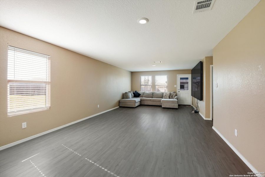 Spacious, unfurnished interior of a new home in , San Antonio (Image 12).