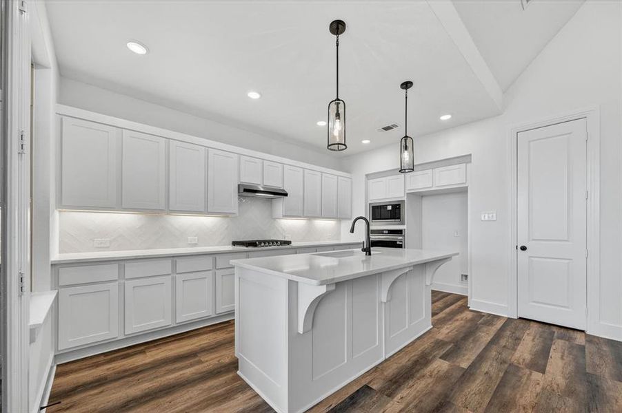 Furnished interior view inside a new home in Heritage Ranch, Sherman (Image 6).