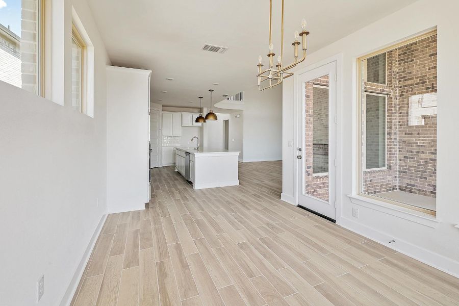 Spacious, unfurnished interior of a new home in Lakeside at Tessera - 50', Lago Vista (Image 15).