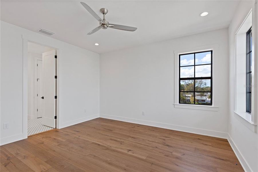 Spacious, unfurnished interior of a new home in , St. Petersburg (Image 15). Spacious, unfurnished interior of a new home in , St. Petersburg (Image 15).
