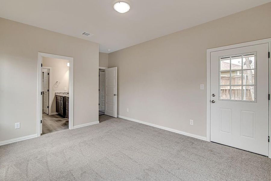 Spacious, unfurnished interior of a new home in , Fort Worth (Image 23).