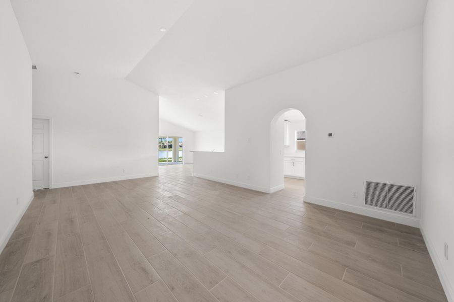 Spacious, unfurnished interior of a new home in , Palm Bay (Image 18).