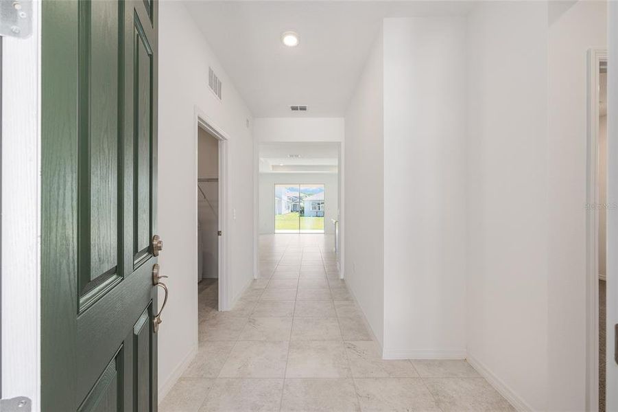 Spacious, unfurnished interior of a new home in Calesa Township, Ocala (Image 14).