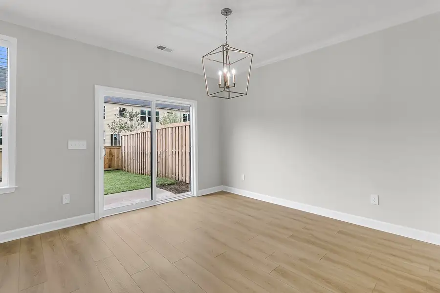Spacious, unfurnished interior of a new home in Pineland Preserve, Summerville (Image 25).