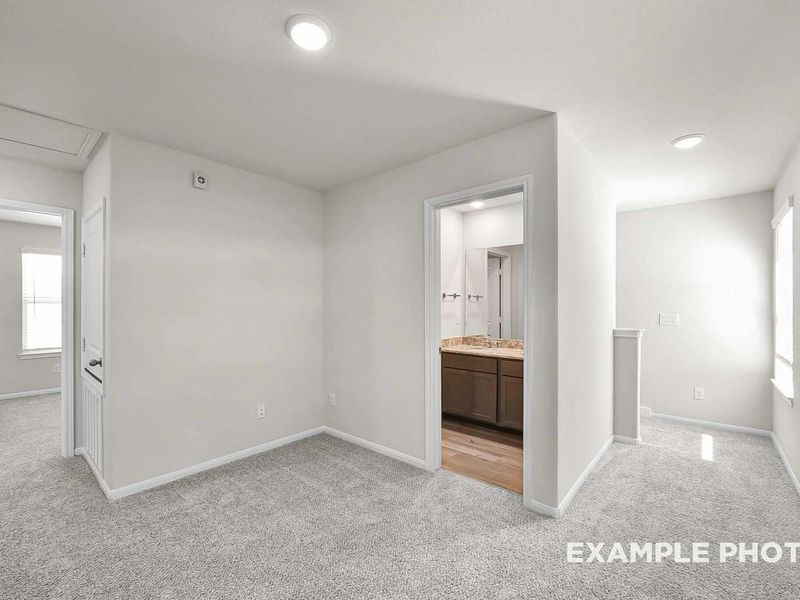 Spacious, unfurnished interior of a new home in Caney Creek Place, Conroe (Image 23).
