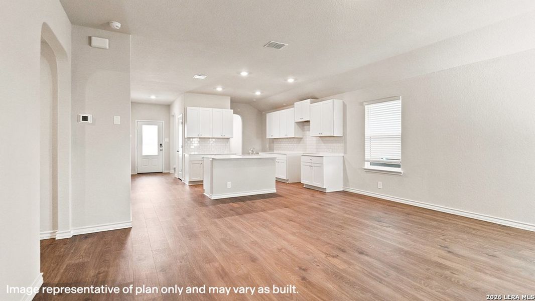 Spacious, unfurnished interior of a new home in Brookstone Creek, San Antonio (Image 15).