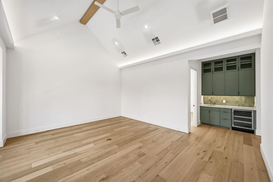 Up the stairs you'll find this fantastic 311sf game room!