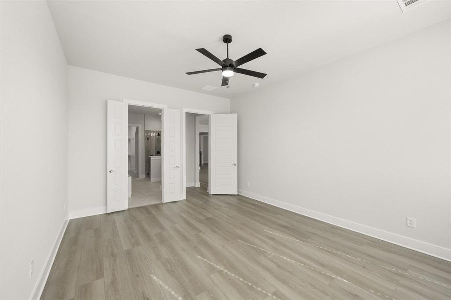 Spacious, unfurnished interior of a new home in The Retreat - Phase 1, Waxahachie (Image 17).