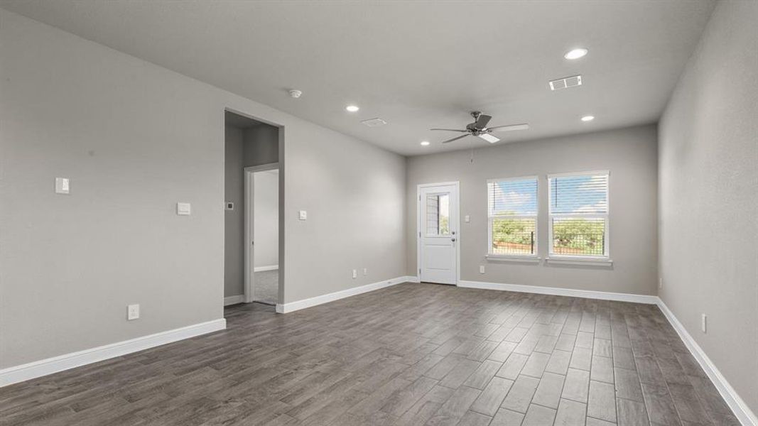 Spacious, unfurnished interior of a new home in Rock Creek Ranch, Fort Worth (Image 31). Spacious, unfurnished interior of a new home in Rock Creek Ranch, Fort Worth (Image 31).