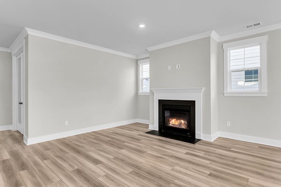 Spacious, unfurnished interior of a new home in Pineland Preserve, Summerville (Image 21).