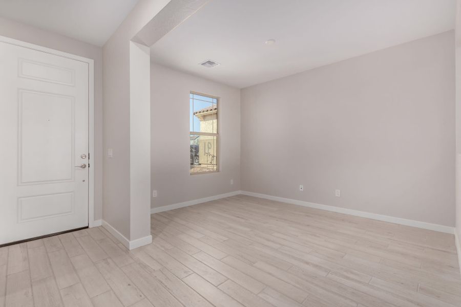 Spacious, unfurnished interior of a new home in Sunrise, Surprise (Image 11).