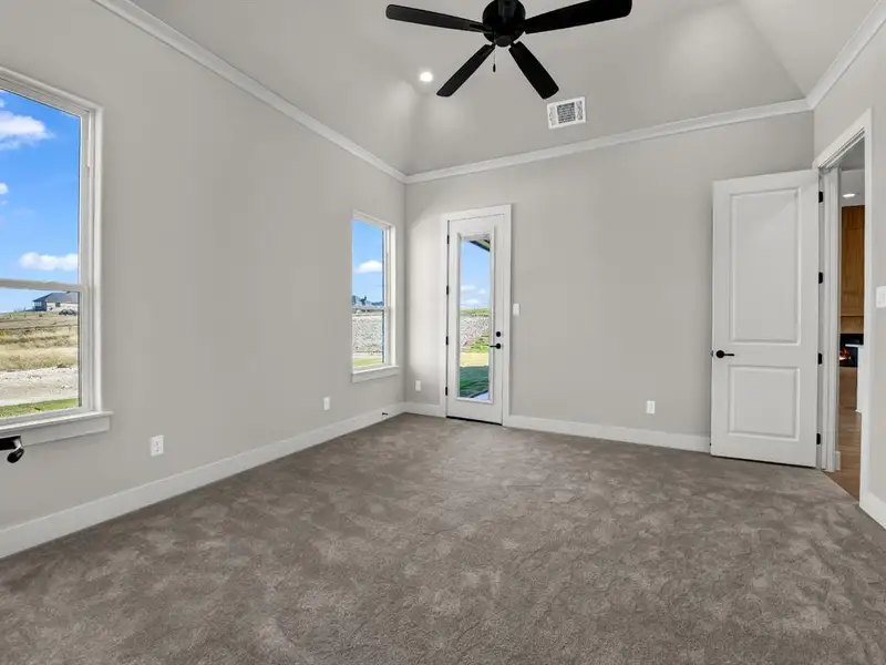 Spacious, unfurnished interior of a new home in , Weatherford (Image 37).