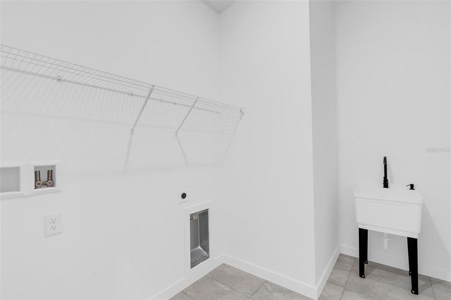 Spacious, unfurnished interior of a new home in , Dunnellon (Image 37).