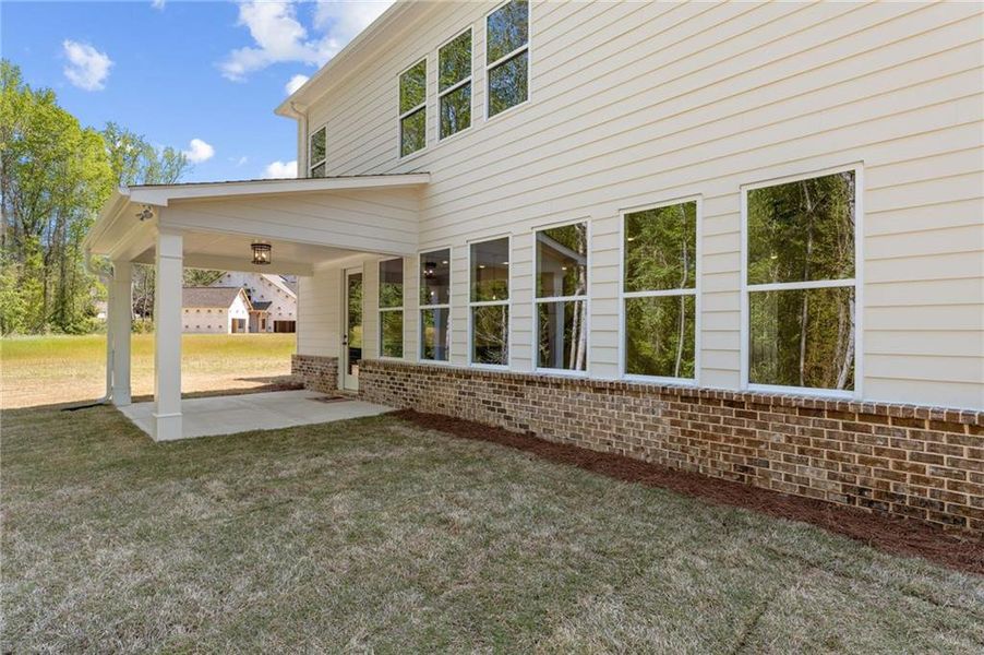 Exterior details and patio area of a home in Oak Valley Estates, Marietta (Image 21).