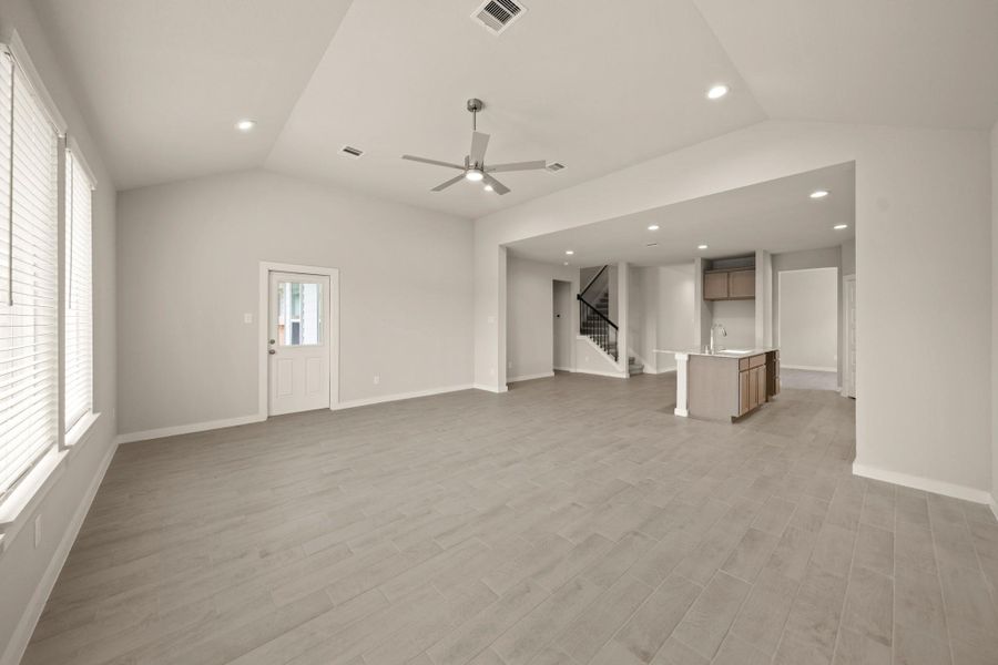 Spacious, unfurnished interior of a new home in Barton Creek Ranch, Conroe (Image 24). Spacious, unfurnished interior of a new home in Barton Creek Ranch, Conroe (Image 24).