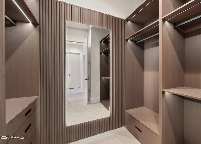 Closet w/ Built-Ins Closet w/ Built-Ins