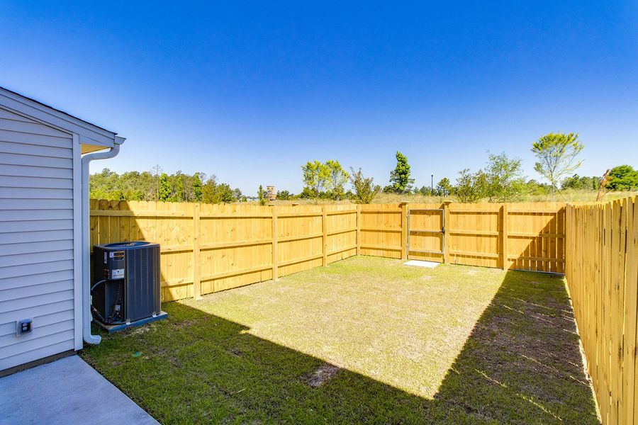 Exterior details and patio area of a home in Astoria, Columbia (Image 20).