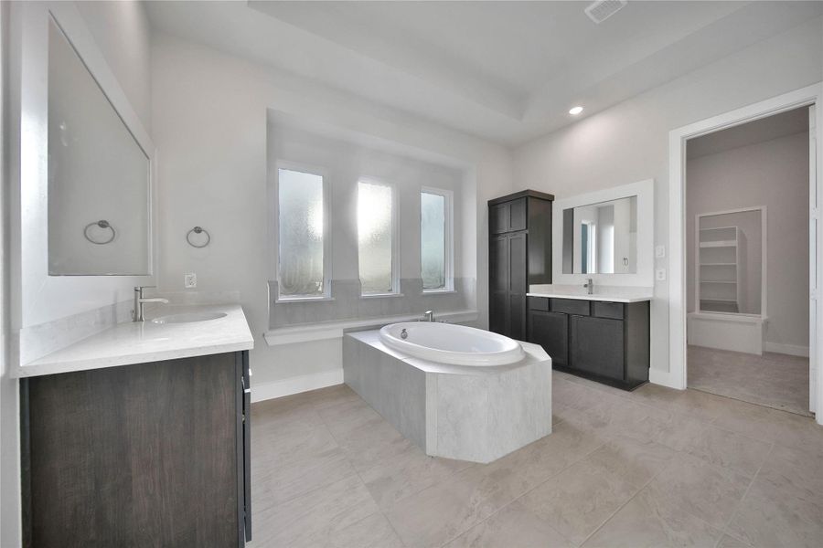 Furnished interior view inside a new home in , Rosharon (Image 14).