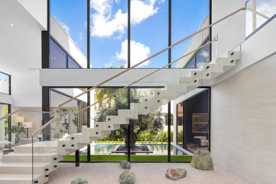 FLOATING STAIRS
