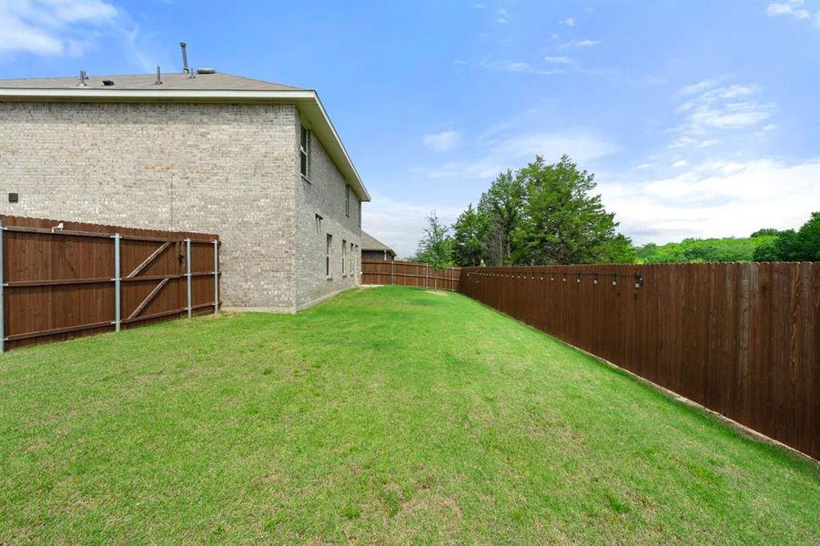 Exterior details and patio area of a home in Stonehaven, Caddo Mills (Image 3).