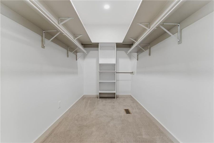 Spacious, unfurnished interior of a new home in , Winston (Image 18).