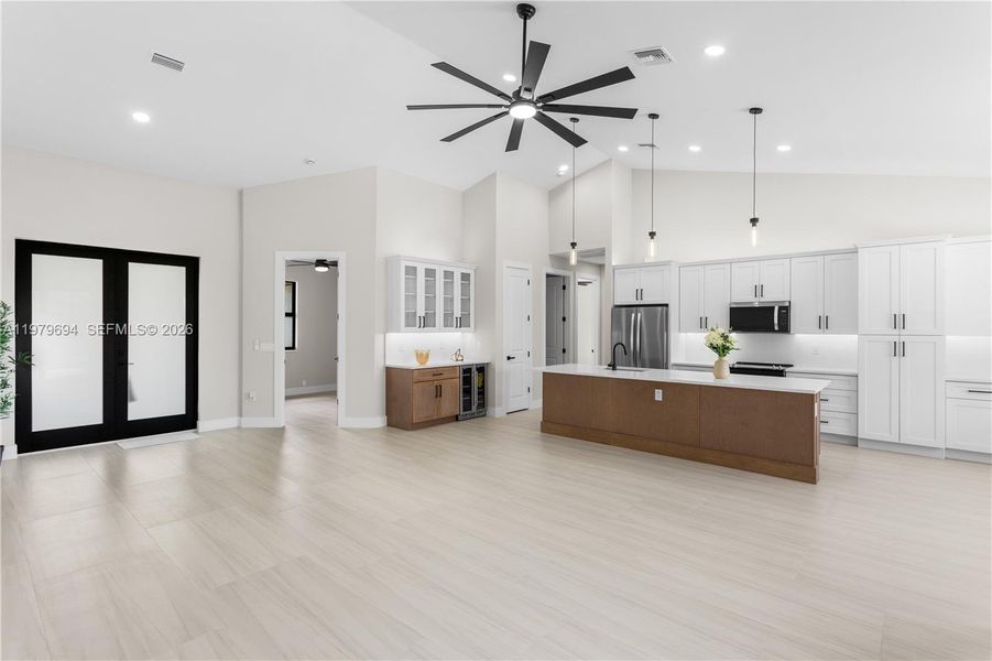 Bright, open layout w/ LIGHT NEUTRAL TILE FLOORING throughout. Bright, open layout w/ LIGHT NEUTRAL TILE FLOORING throughout.