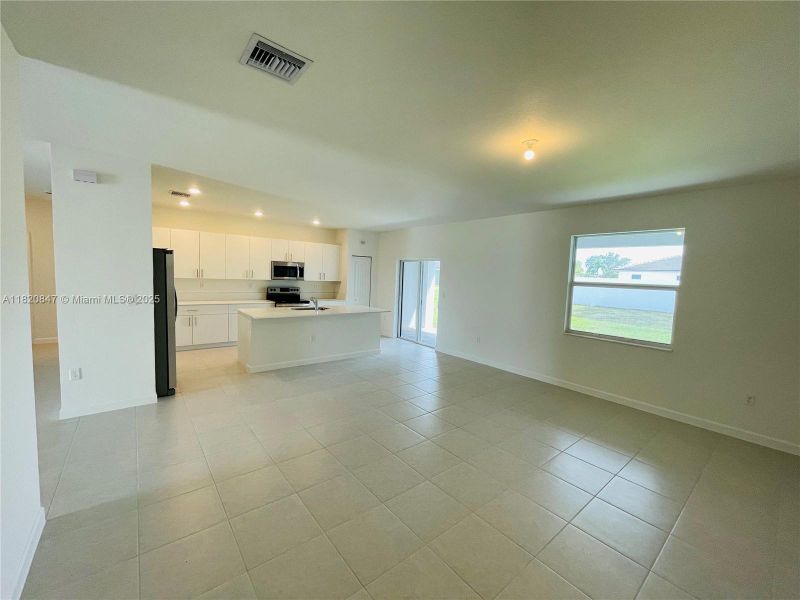 Spacious, unfurnished interior of a new home in , Homestead (Image 20).