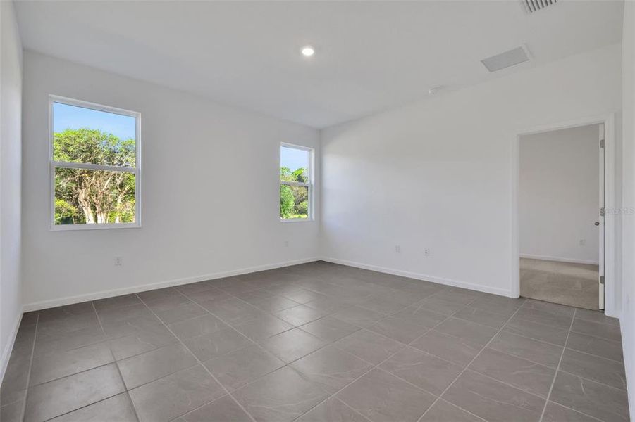 Spacious, unfurnished interior of a new home in Seaport Village, Tavares (Image 18).