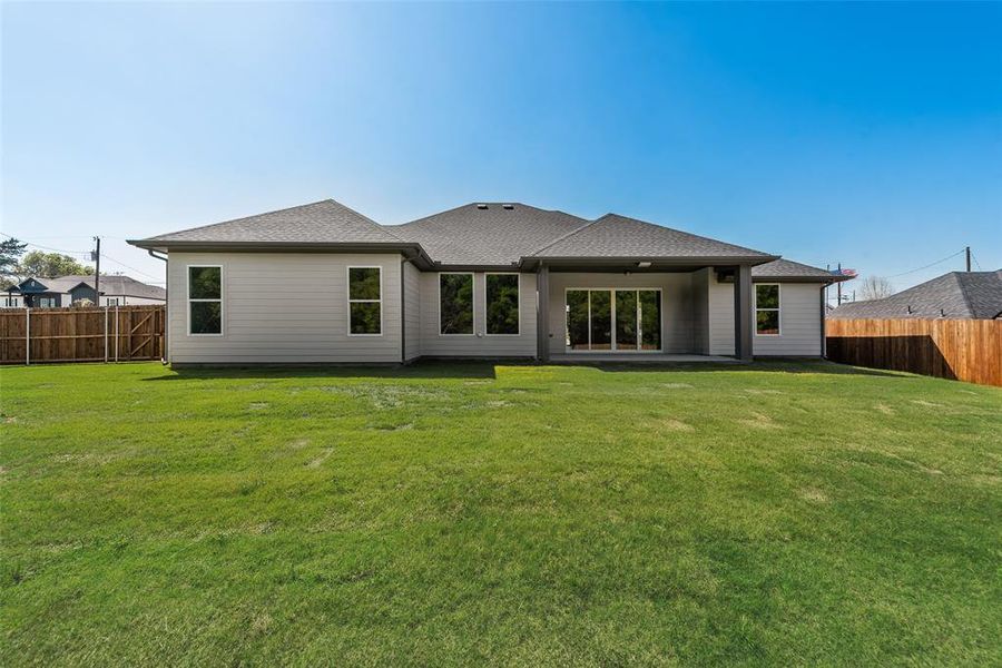 Exterior details and patio area of a home in , Dallas (Image 3).
