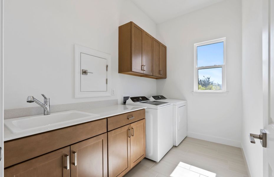Furnished interior view inside a new home in Shores at Stillwater, Englewood (Image 6).