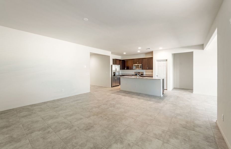 Spacious, unfurnished interior of a new home in Copper Falls, Buckeye (Image 17).