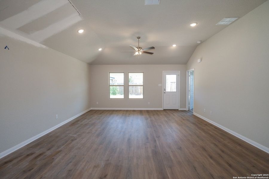 Spacious, unfurnished interior of a new home in Blue Ridge Ranch, San Antonio (Image 29). Spacious, unfurnished interior of a new home in Blue Ridge Ranch, San Antonio (Image 29).