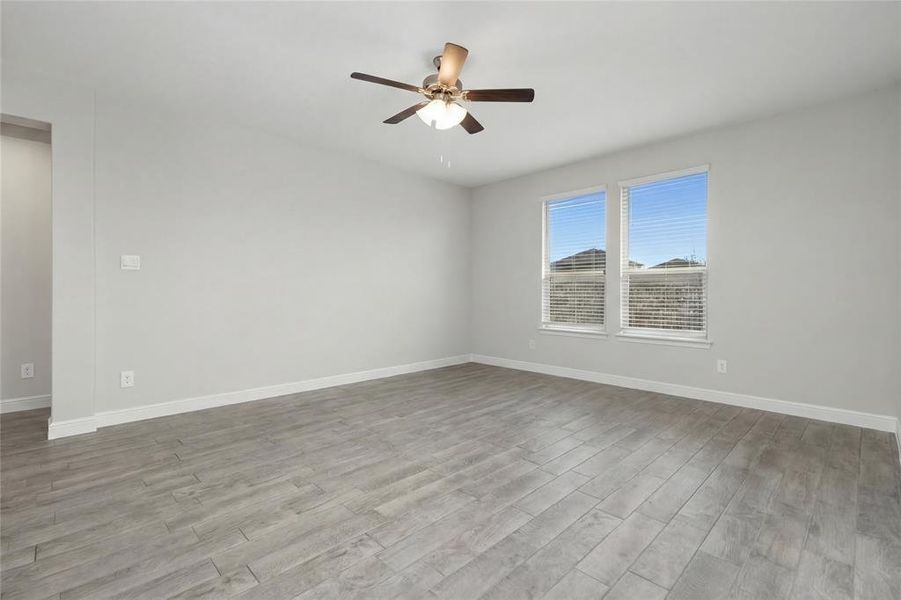 Spacious, unfurnished interior of a new home in Trails of Elizabeth Creek, Fort Worth (Image 28).