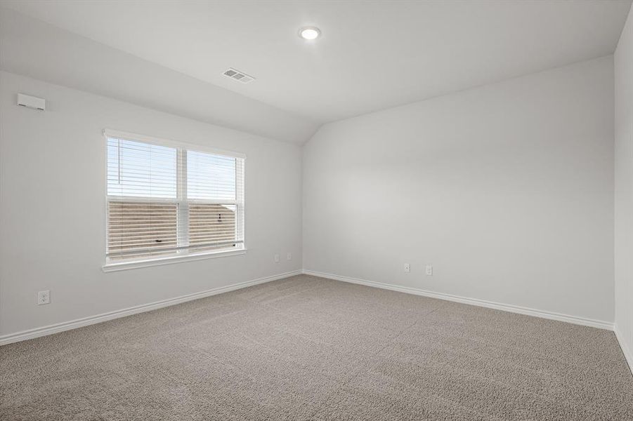 Spacious, unfurnished interior of a new home in Retreat at Fossil Creek, Fort Worth (Image 9). Spacious, unfurnished interior of a new home in Retreat at Fossil Creek, Fort Worth (Image 9).