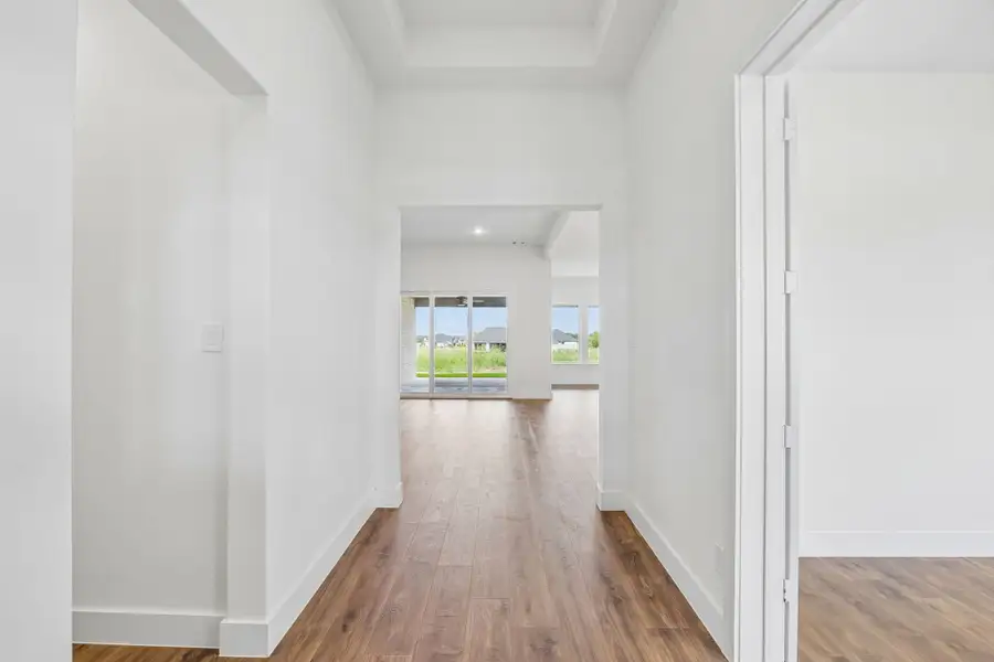 Spacious, unfurnished interior of a new home in Lakeway Estates, Waxahachie (Image 27).