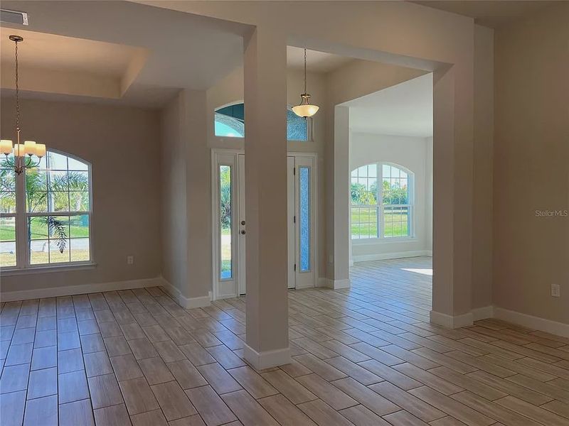 Spacious, unfurnished interior of a new home in South Gulf Cove, Port Charlotte (Image 7).