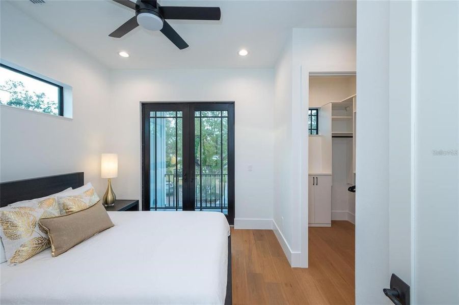 Furnished interior view inside a new home in , Sarasota (Image 66).