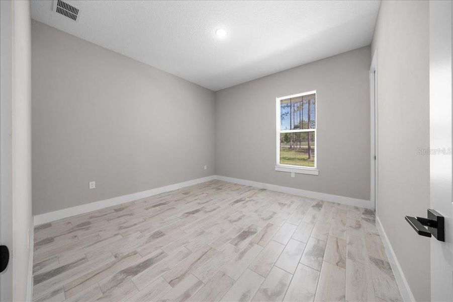 Spacious, unfurnished interior of a new home in , Ocala (Image 21).