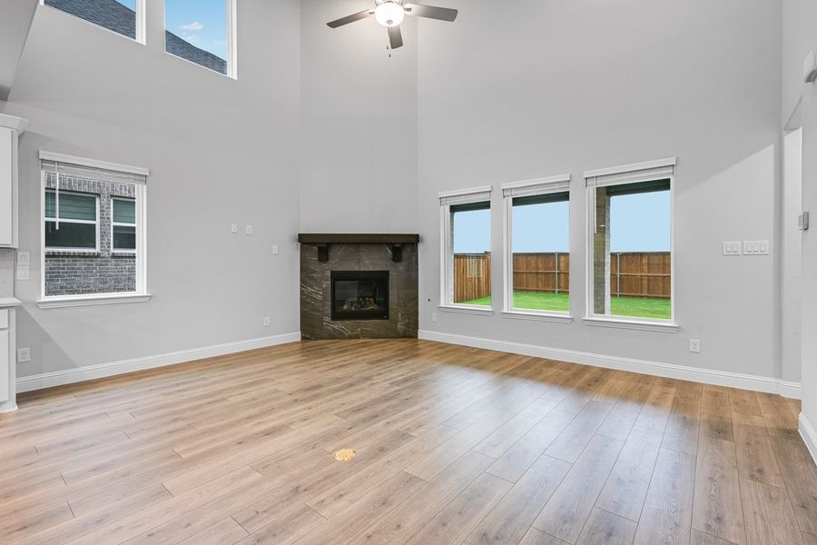 Spacious, unfurnished interior of a new home in Cross Creek Meadows 55s, Celina (Image 16).