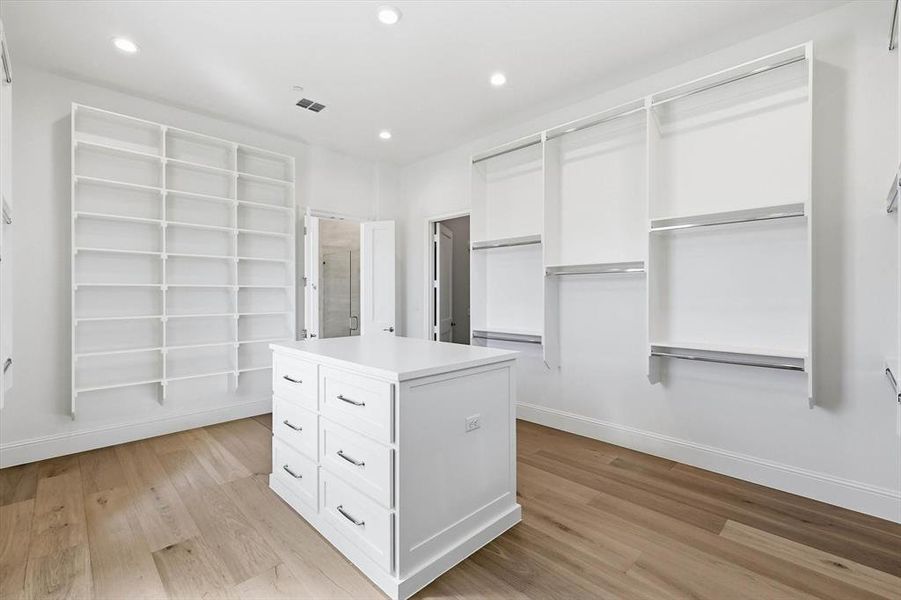 Furnished interior view inside a new home in , Bartonville (Image 13).