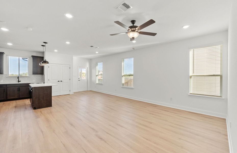 Spacious, unfurnished interior of a new home in Patterson Ranch, Georgetown (Image 17).